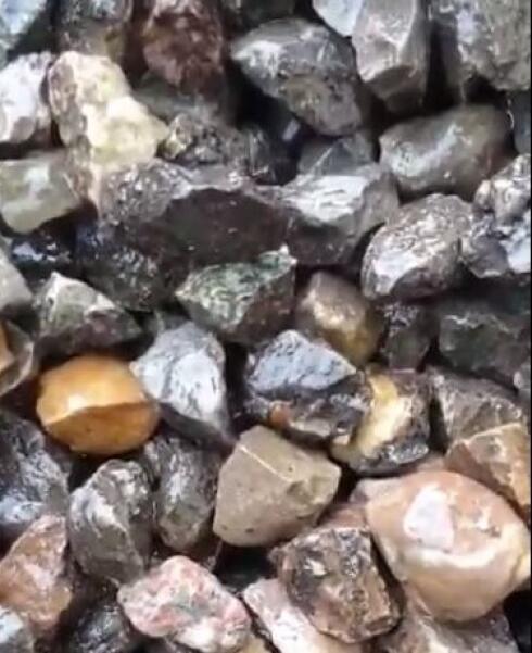 アスファルトからきれいな石材まで、わずか10分と2つの簡単なステップで！